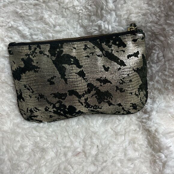 Kelly Wynne metallic gold and black wristlet with a gold tone logo accent - Picture 2 of 8